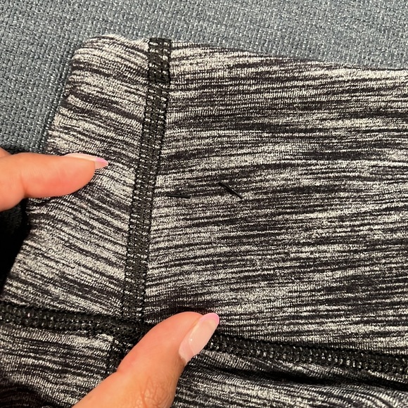 VS Zebra Print Capri Leggings - Picture 5 of 5